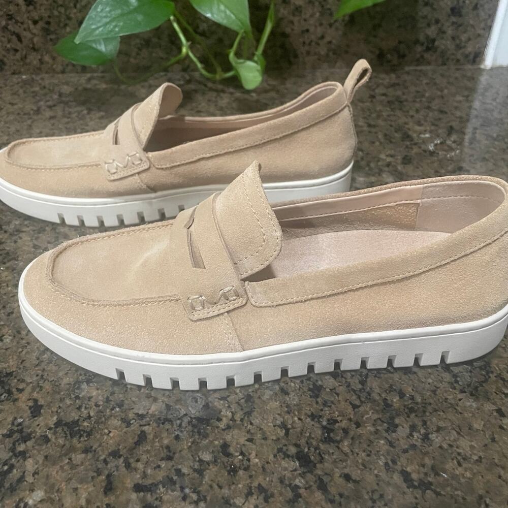 Nearly New Women’s Size 9 Vionic Uptown Loafers